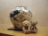 クマのルーニー 九谷焼の壺