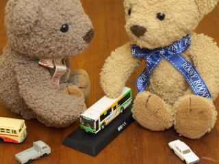 クマのルーニーと都営バス